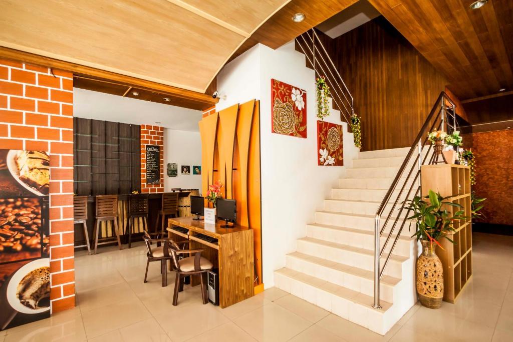 Larn Park Resortel Patong Exterior foto