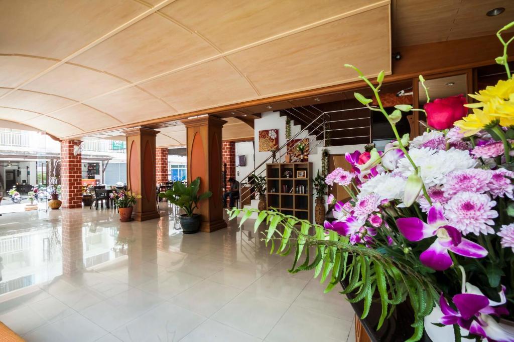 Larn Park Resortel Patong Exterior foto