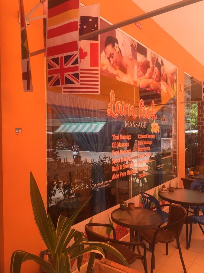 Larn Park Resortel Patong Exterior foto