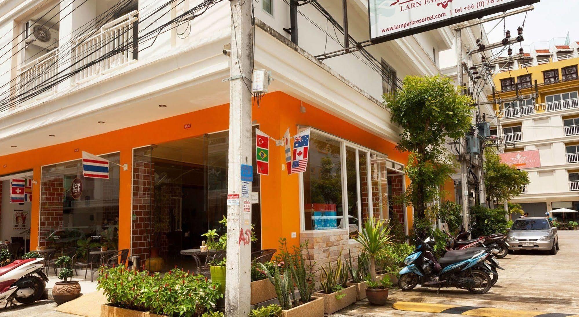 Larn Park Resortel Patong Exterior foto