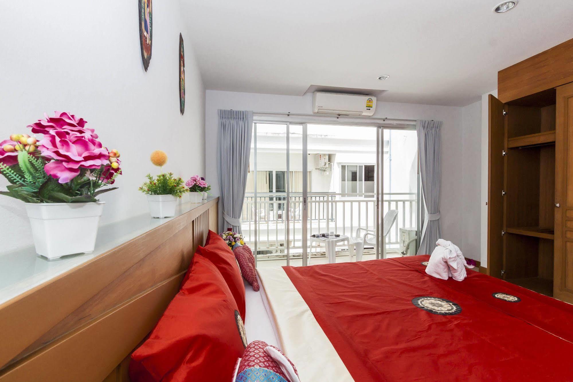 Larn Park Resortel Patong Exterior foto