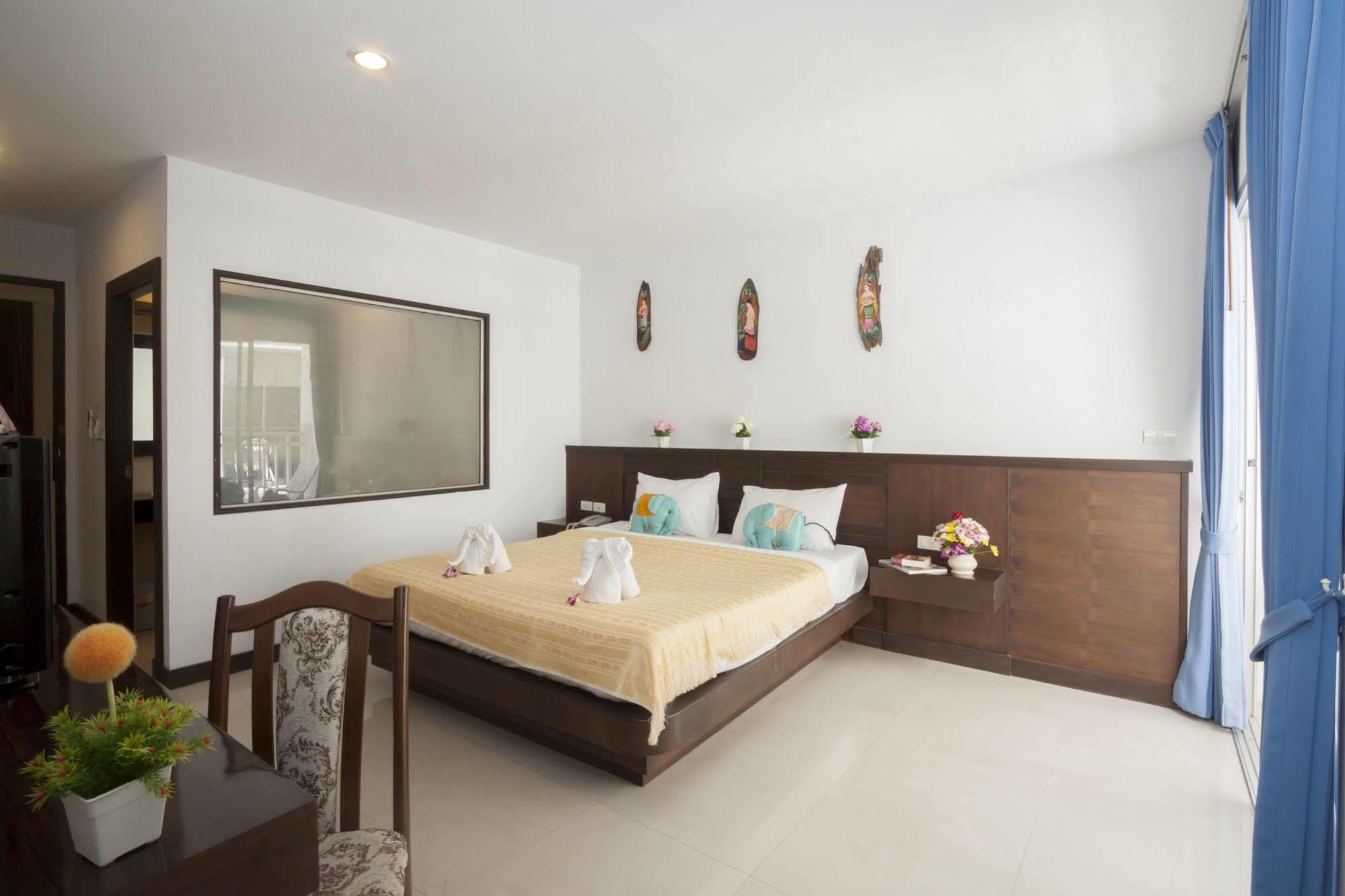 Larn Park Resortel Patong Exterior foto