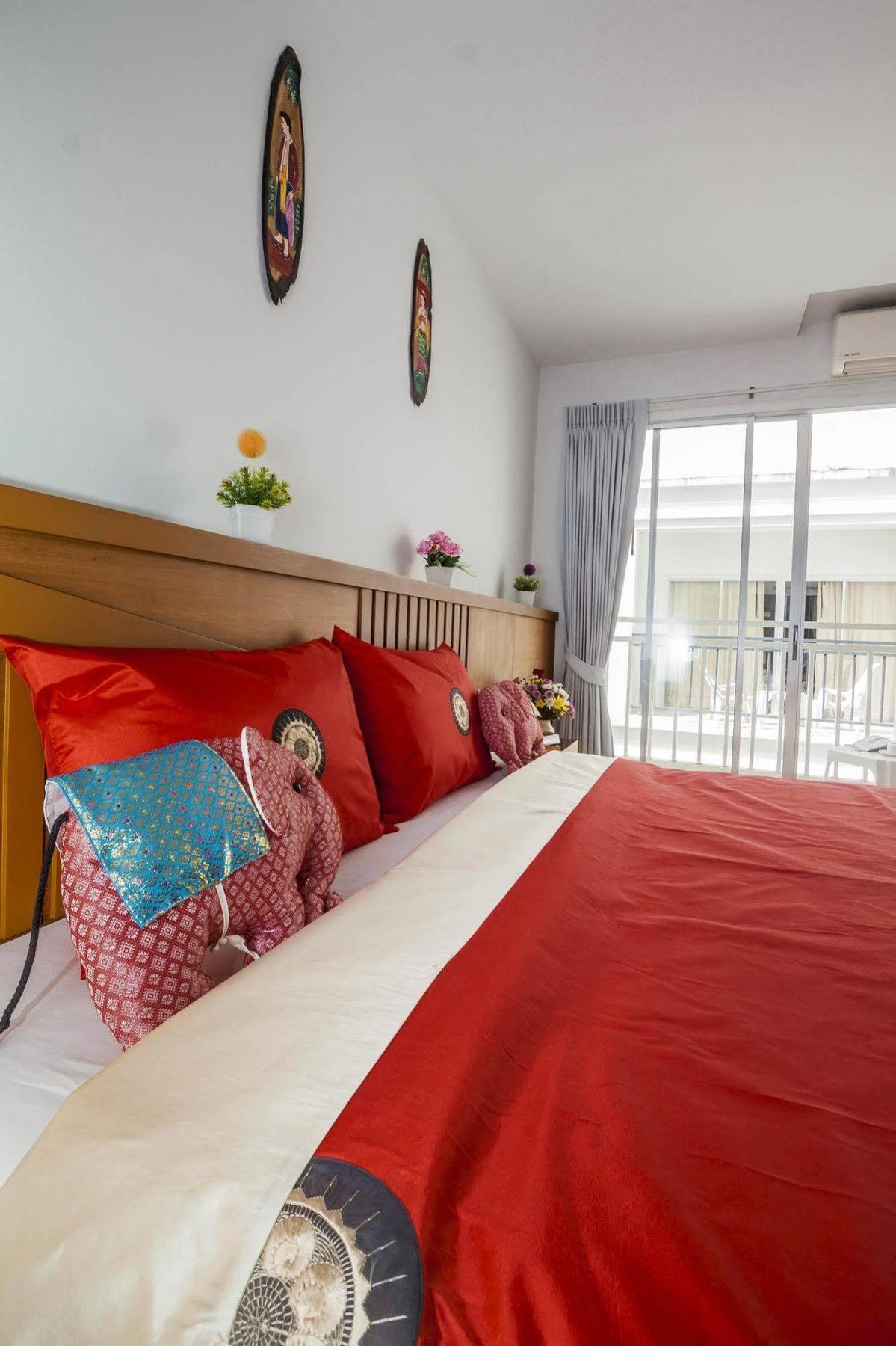 Larn Park Resortel Patong Exterior foto